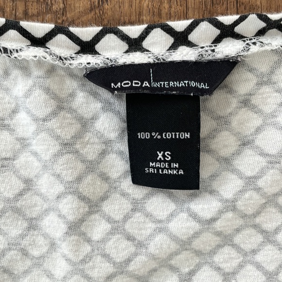 Moda International Victoria’s Secret white/black checkered scoop neck tank top - Picture 2 of 6